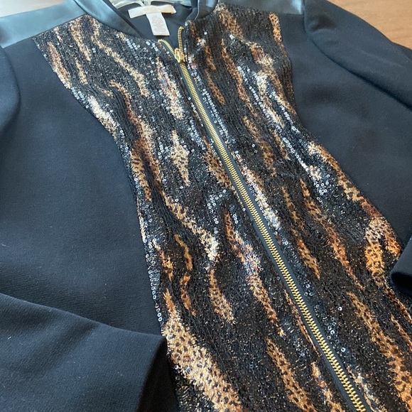 Chico’s Black Semi fitted gold zipper coat with hints of gold & sequins size 12 - Picture 3 of 8